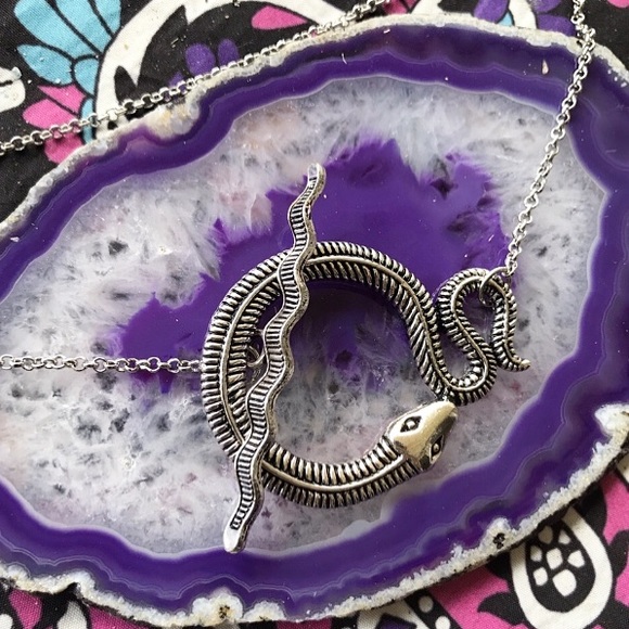 Silver snake toggle clasp choker necklace - Picture 7 of 12